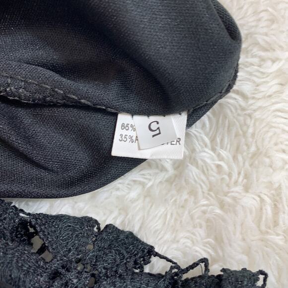 Unbranded black fit and flare lace overlay dress, size 5 - Picture 10 of 10